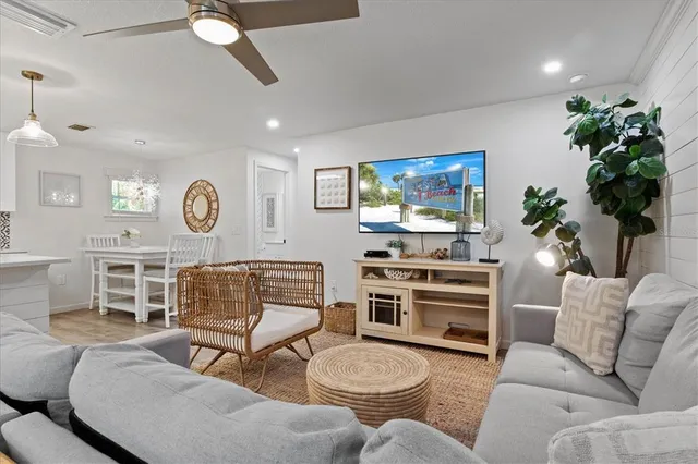 $1,500,000 | 201 72nd Street, Unit A & B, Holmes Beach, FL 34217