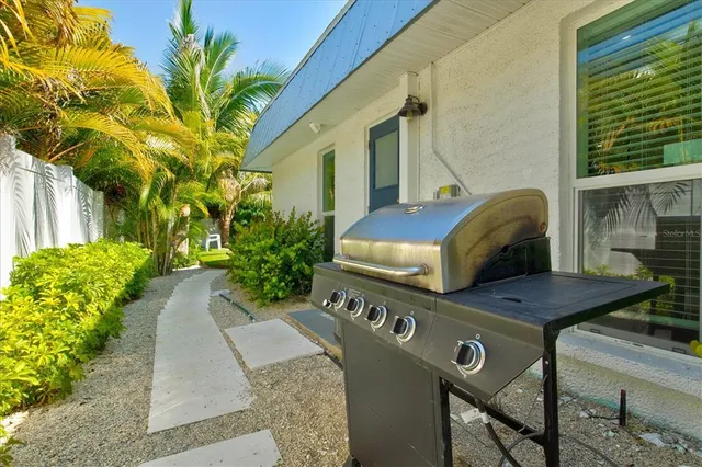 $1,500,000 | 201 72nd Street, Unit A & B, Holmes Beach, FL 34217