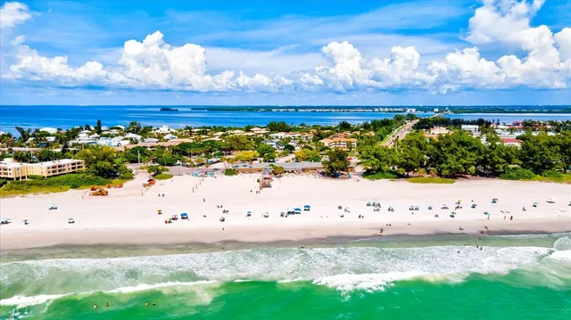 $1,500,000 | 201 72nd Street, Unit A & B, Holmes Beach, FL 34217