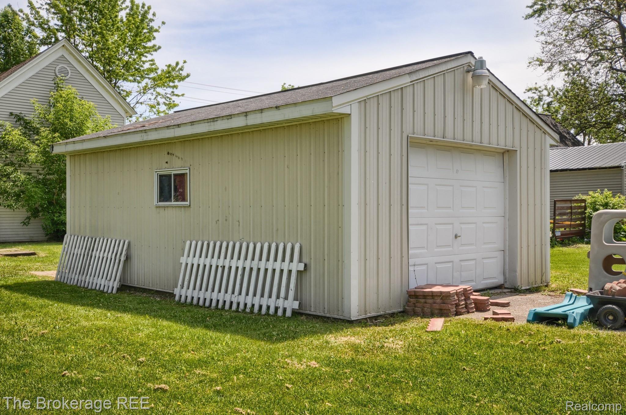 9075 Perry Road Atlas, MI 48411 - Photo 5 of 27 SD3_1018-HDR(5).jpg