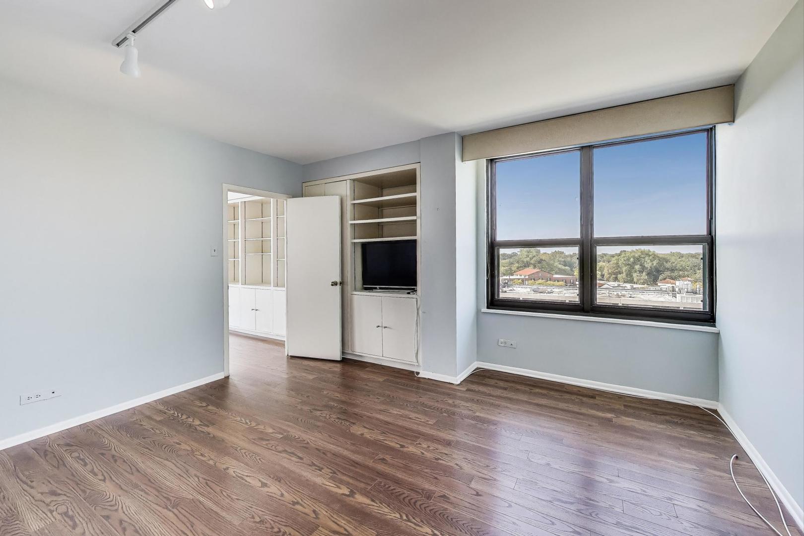 1616 Sheridan Road, Unit 9H Wilmette, IL 60091 - Photo 13 of 28 wooden floor in an empty room with a window