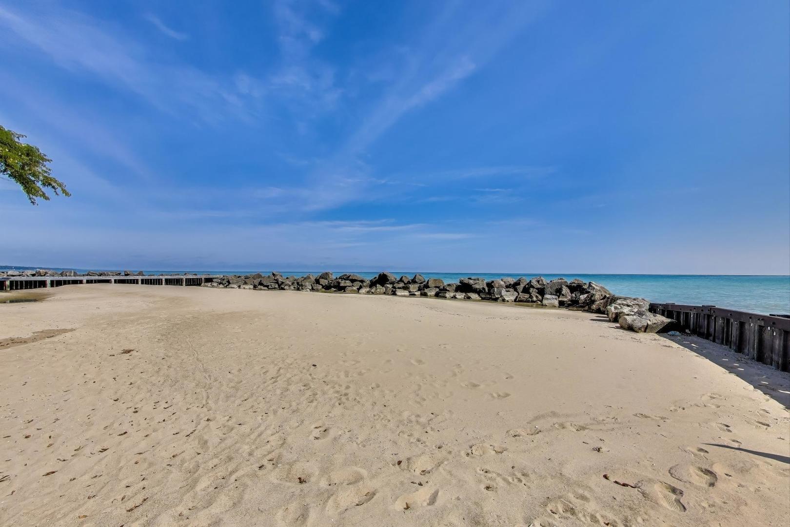 1616 Sheridan Road, Unit 9H Wilmette, IL 60091 - Photo 25 of 28 a view of an ocean beach