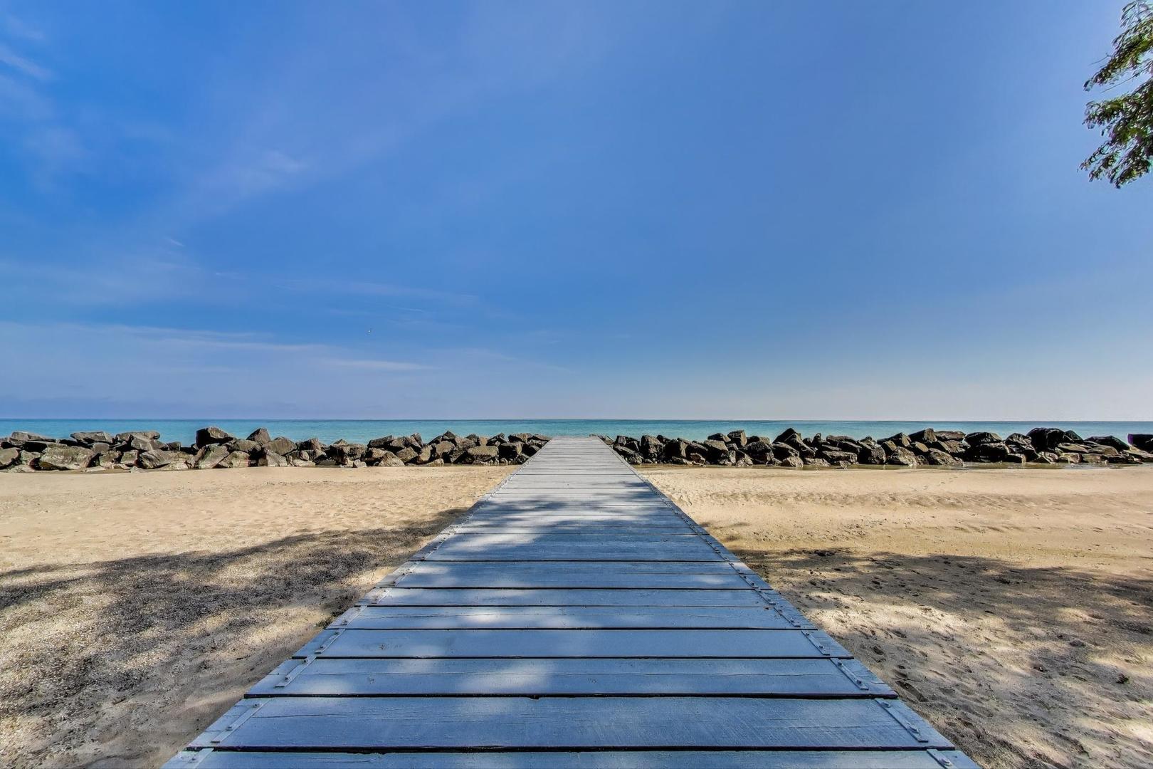 1616 Sheridan Road, Unit 9H Wilmette, IL 60091 - Photo 26 of 28 a view of ocean with ocean view