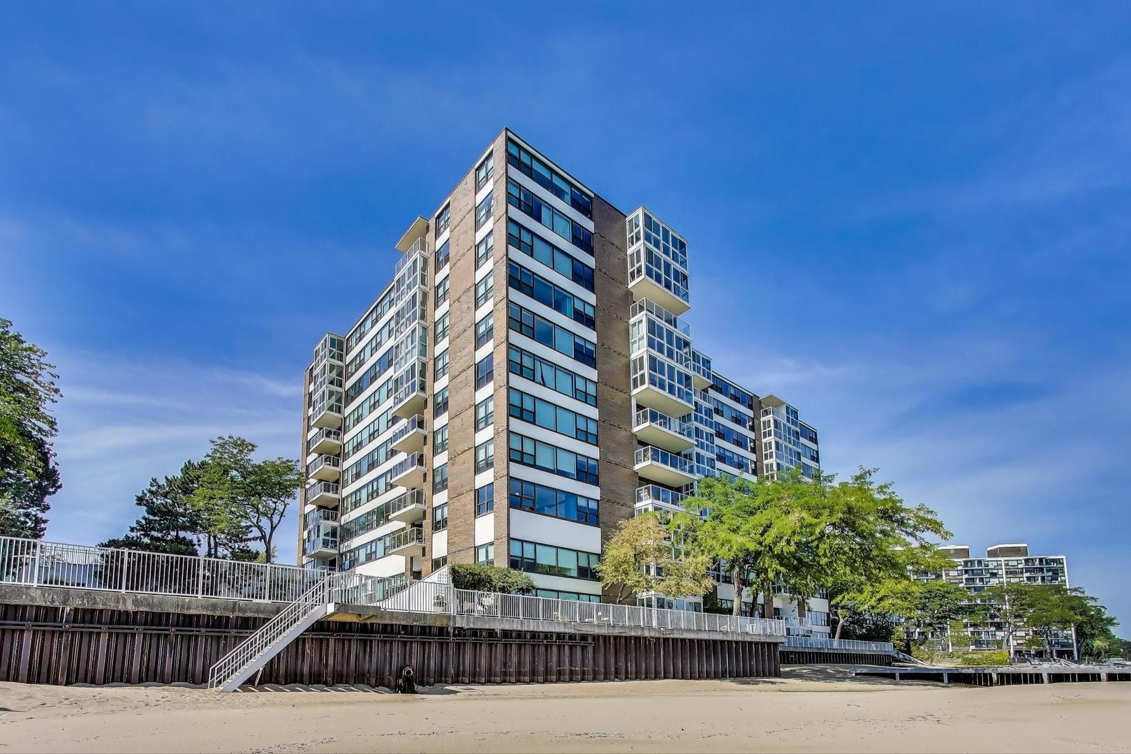 1616 Sheridan Road, Unit 9H Wilmette, IL 60091 - Photo 27 of 28 a view of balcony and trees
