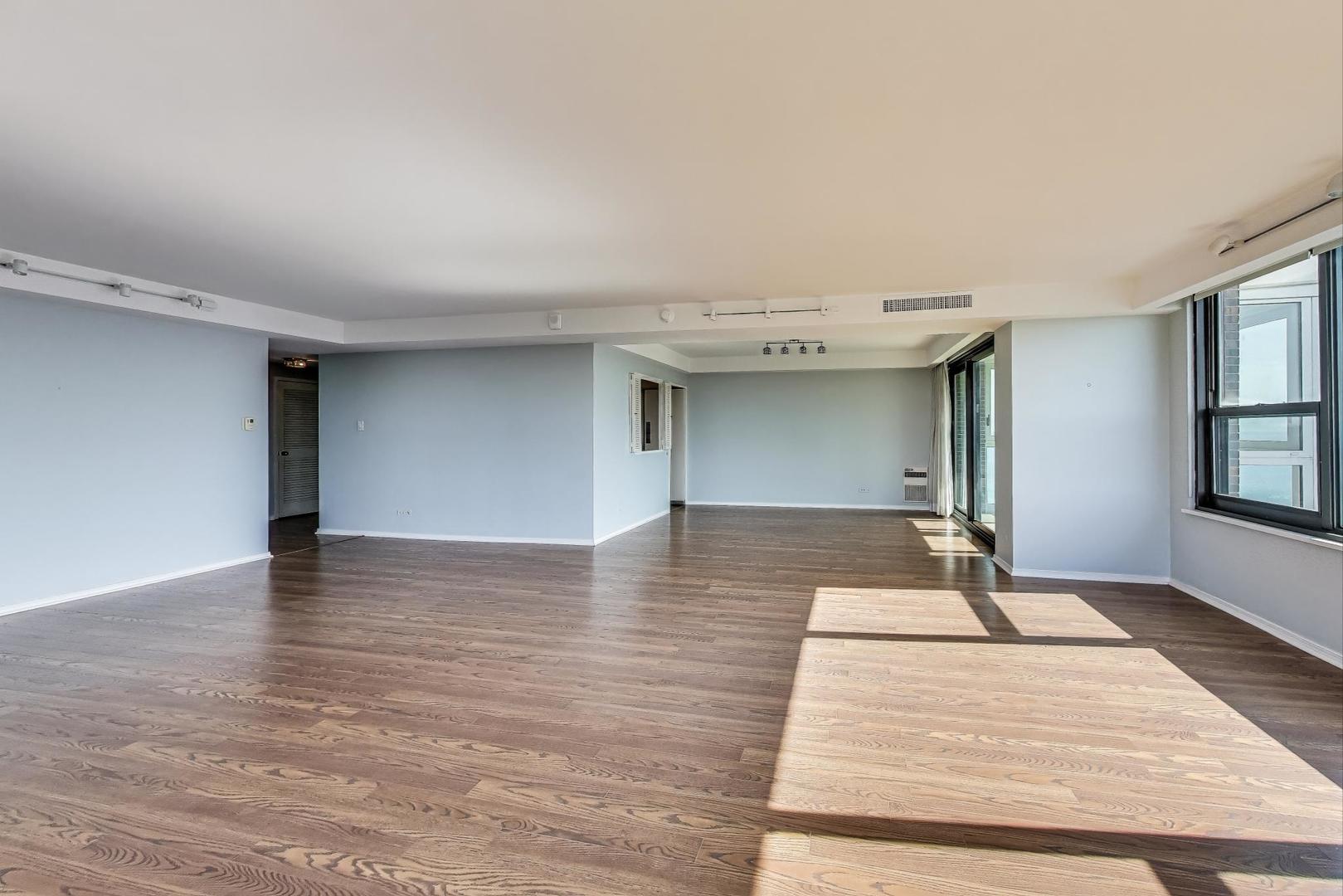 1616 Sheridan Road, Unit 9H Wilmette, IL 60091 - Photo 6 of 28 a view of a livingroom with wooden floor and kitchen