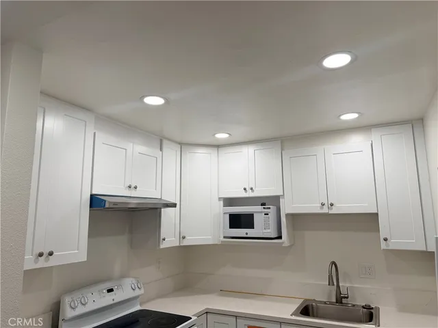 $2,600 | 988 Valencia Street, Unit 3, Costa Mesa, CA 92626