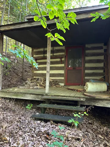 $325,000 | 180 Bear Path Lane, Lyndhurst, VA 22952