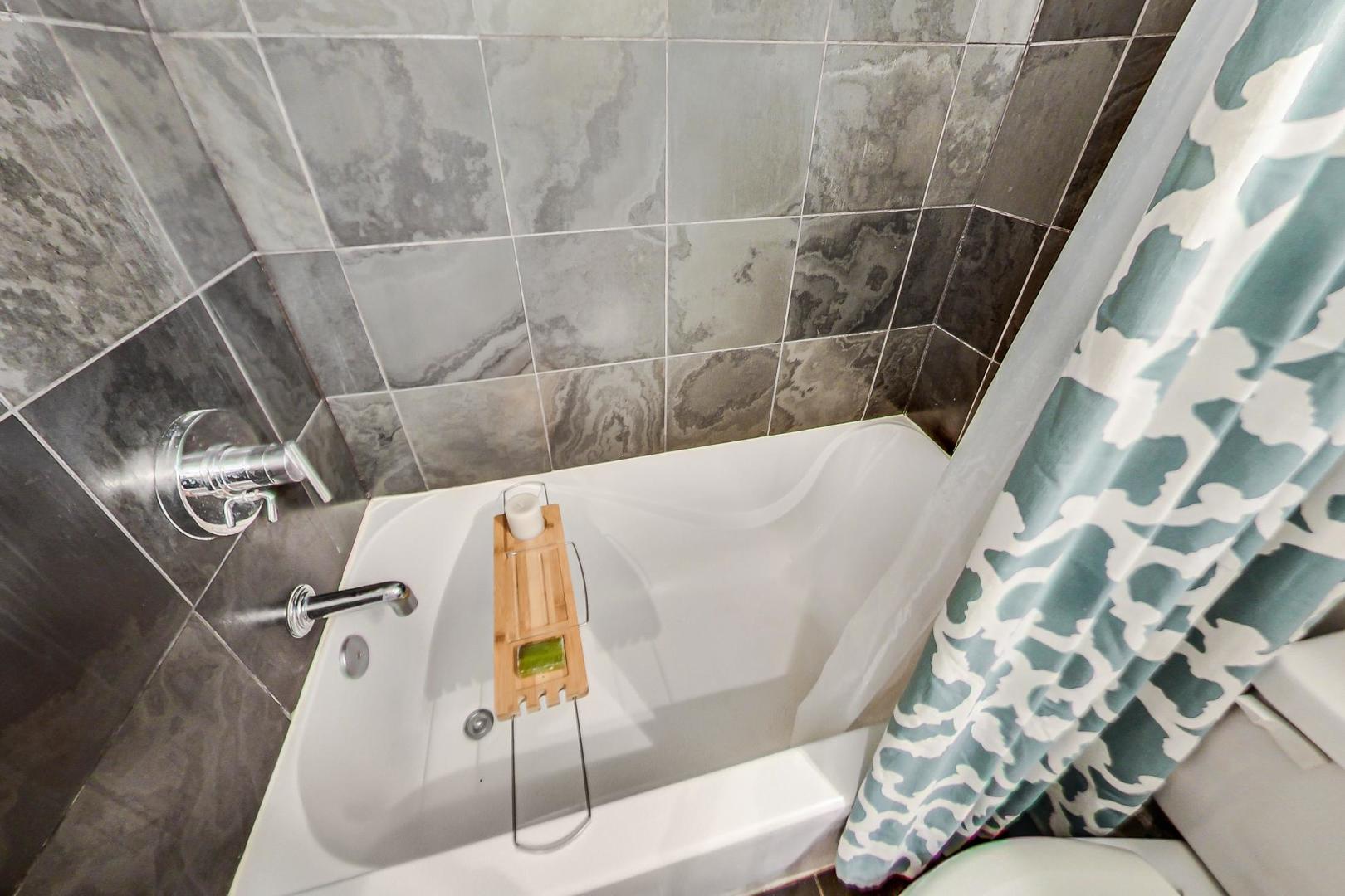 3908 North Wolcott Avenue, Unit 2 Chicago, IL 60613 - Photo 15 of 28