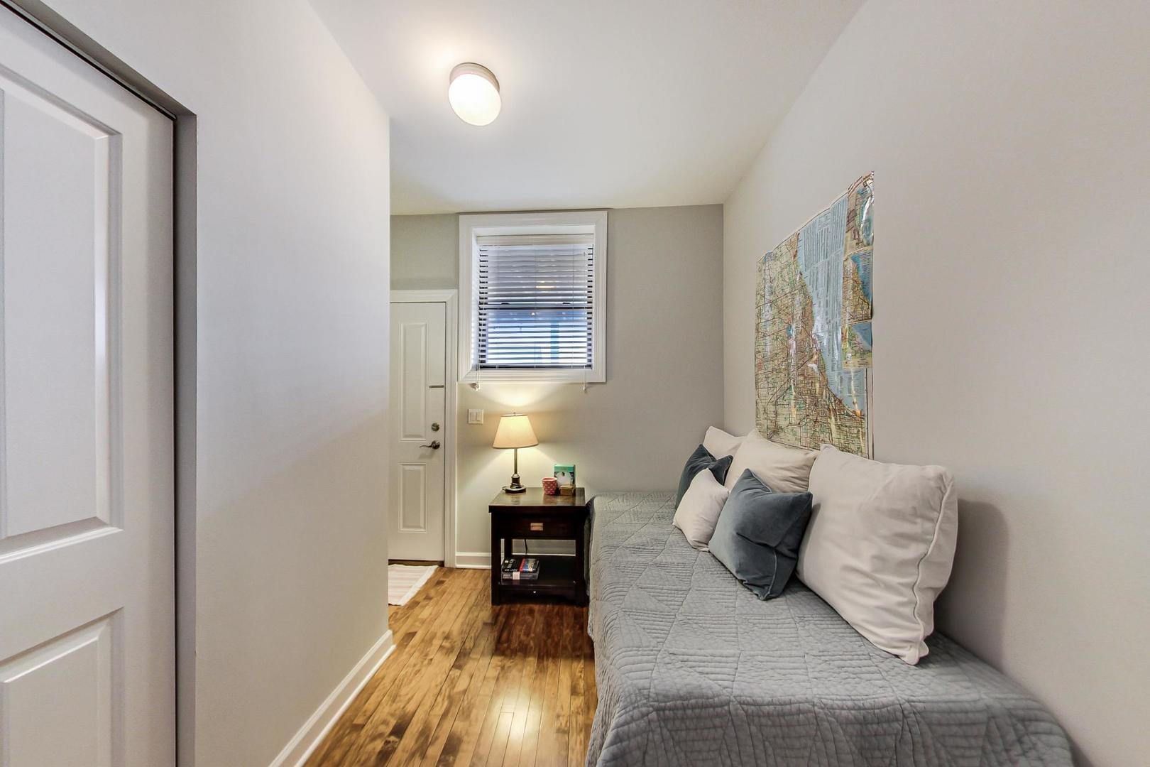 3908 North Wolcott Avenue, Unit 2 Chicago, IL 60613 - Photo 19 of 28