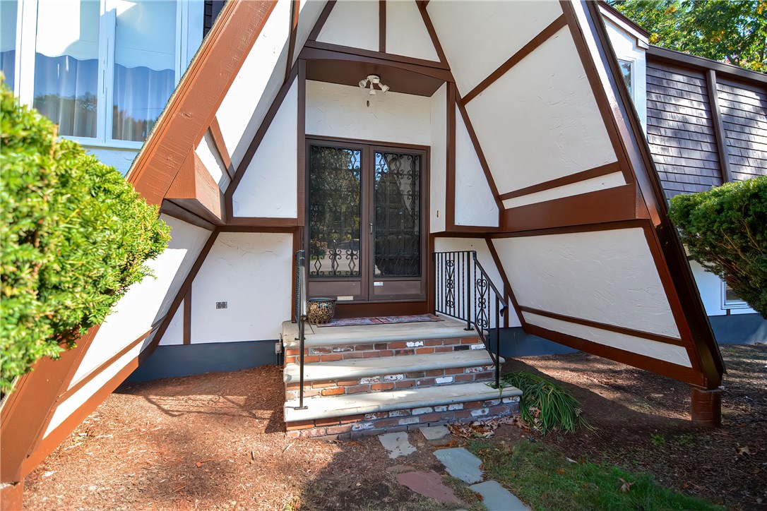 22 Greenbrier Road Smithfield, RI 02828 - Photo 3 of 37 Gallery Image 3