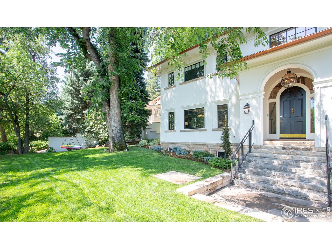 985 Gilbert Street Boulder, CO 80302 - Photo 34 of 40 a view of a front of a house with garden