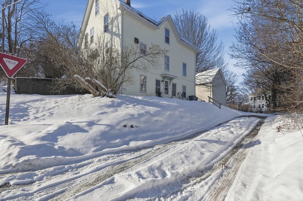 29 Allen Street, Unit 3 Gardner, MA 01440 - Photo 5 of 27