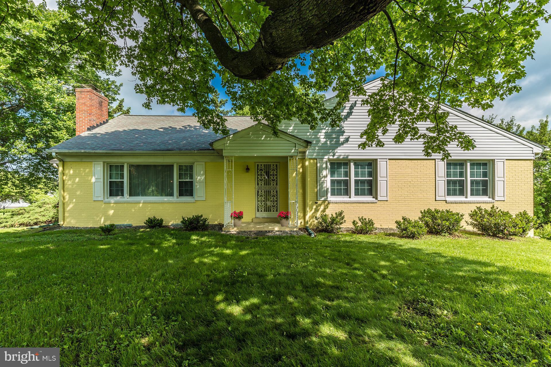 24200 Kings Valley Road Damascus, MD 20872 - Photo 2 of 29 Beautiful front yard with mature trees
