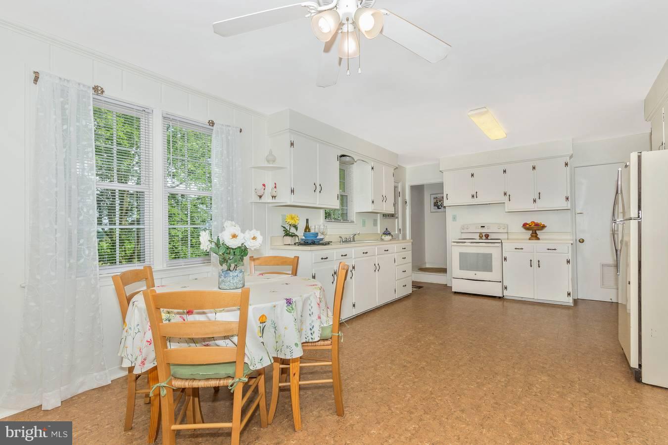 24200 Kings Valley Road Damascus, MD 20872 - Photo 11 of 29 Kitchen