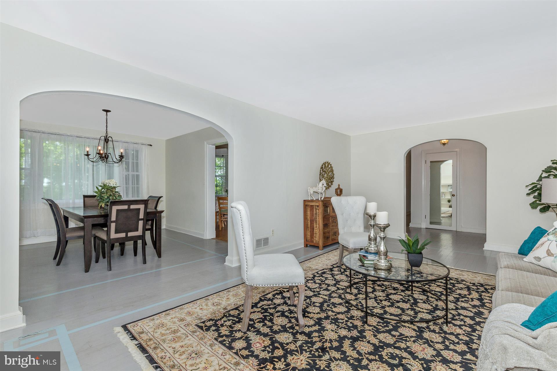 24200 Kings Valley Road Damascus, MD 20872 - Photo 5 of 29 Living Room