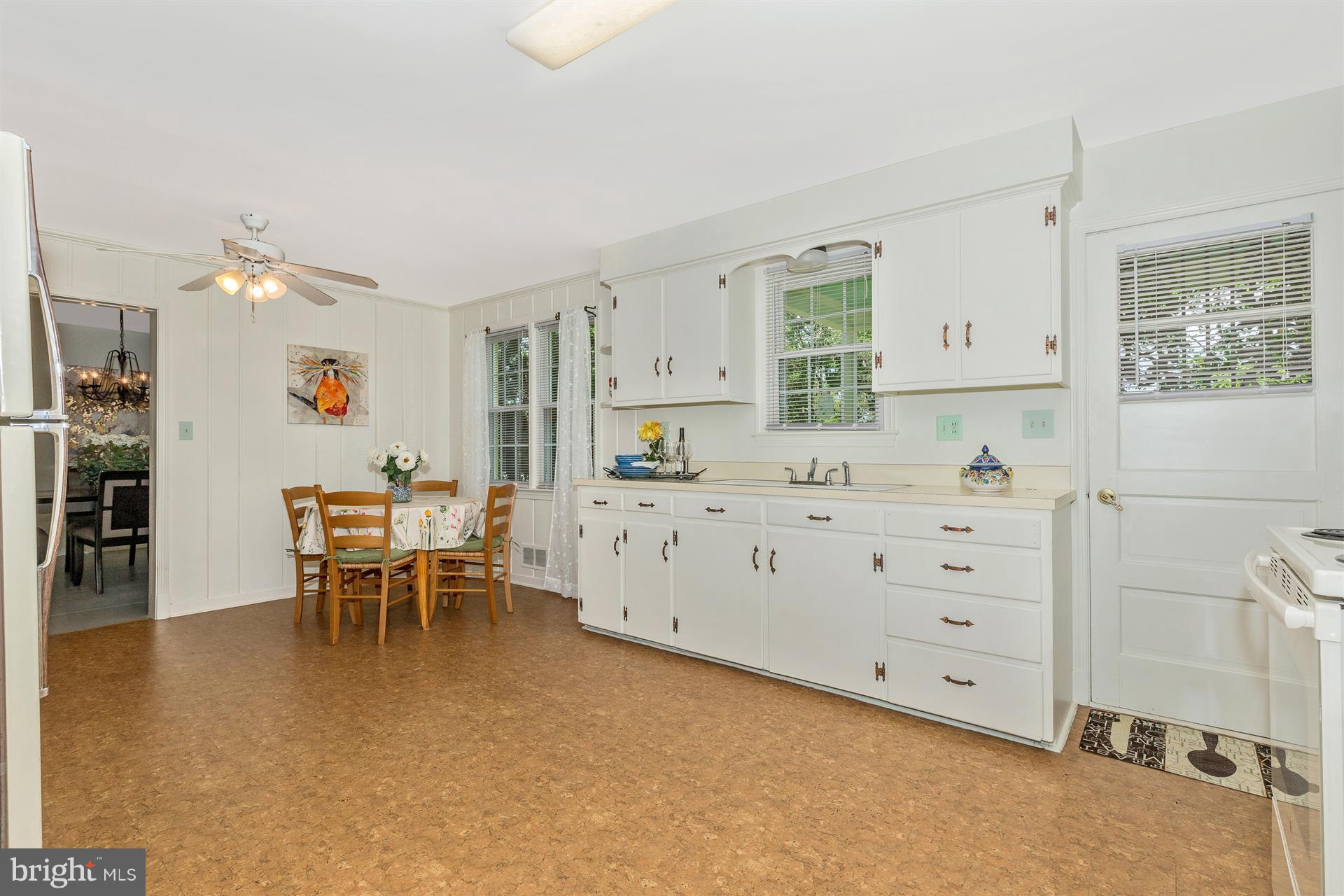 24200 Kings Valley Road Damascus, MD 20872 - Photo 10 of 29 Huge Kitchen