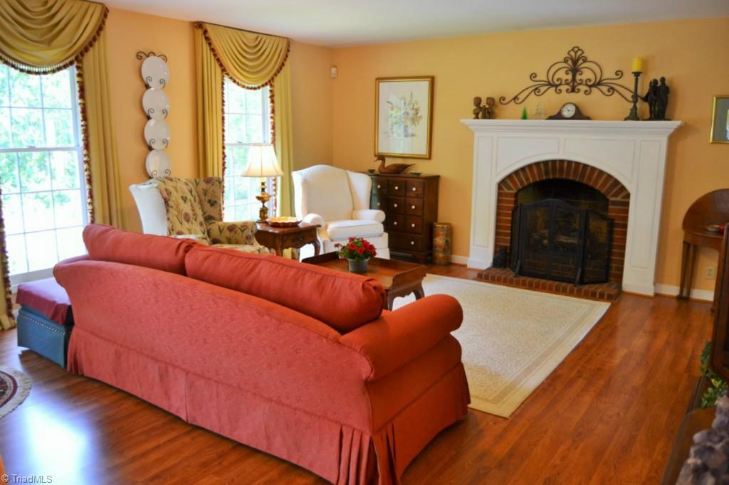 1605 Conrad Road Lewisville, NC 27023 - Photo 3 of 25 Living Room