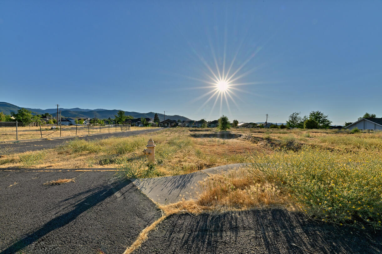 Suncrest Road Talent, OR 97540 - Photo 8 of 22 DSC_7662