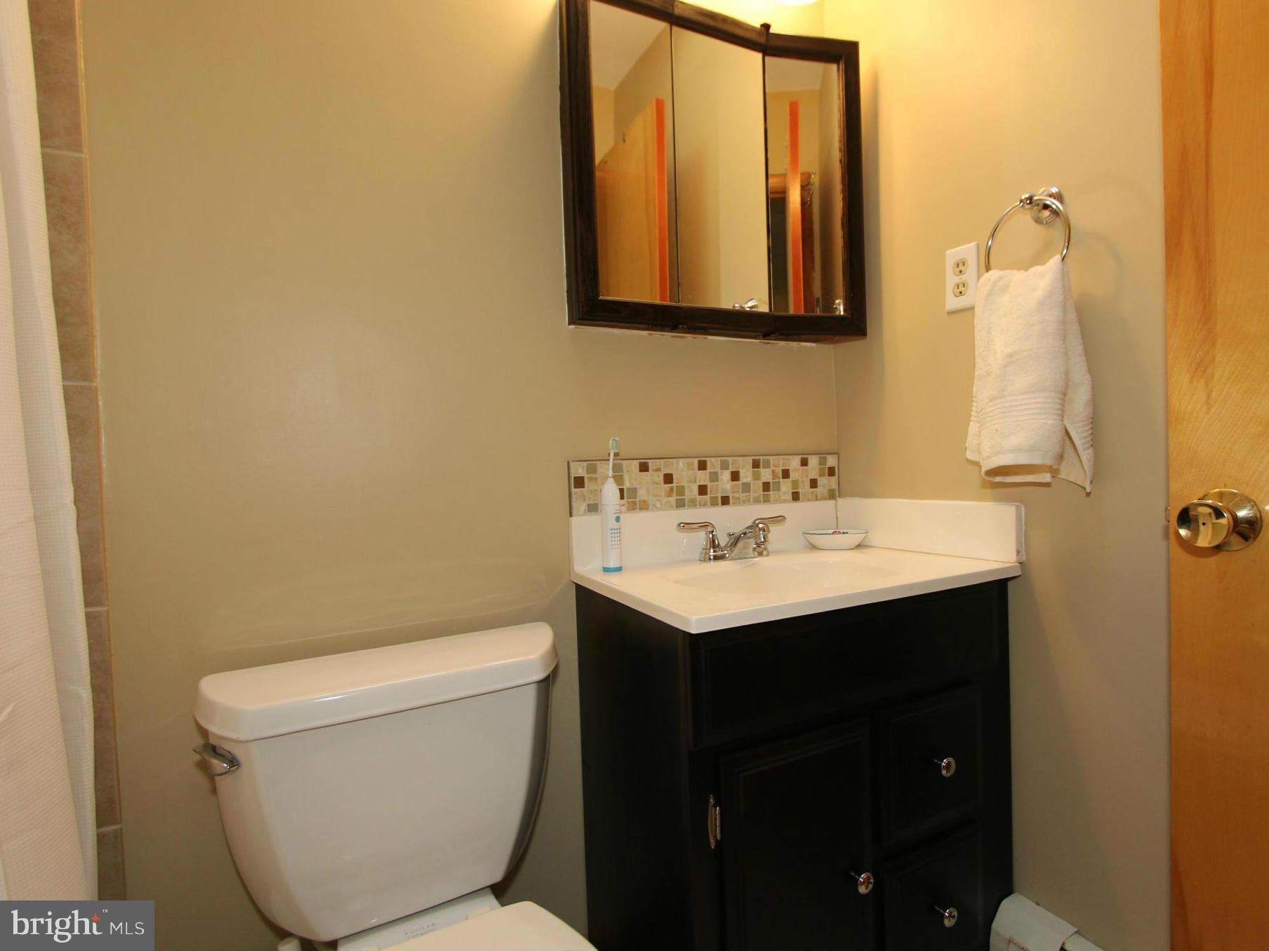 7633 Old Receiver Road Frederick, MD 21702 - Photo 18 of 27 Remodeled Hall Bath