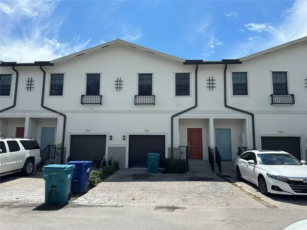$2,400 | 721 Southwest 11th Street, Florida City, FL 33034