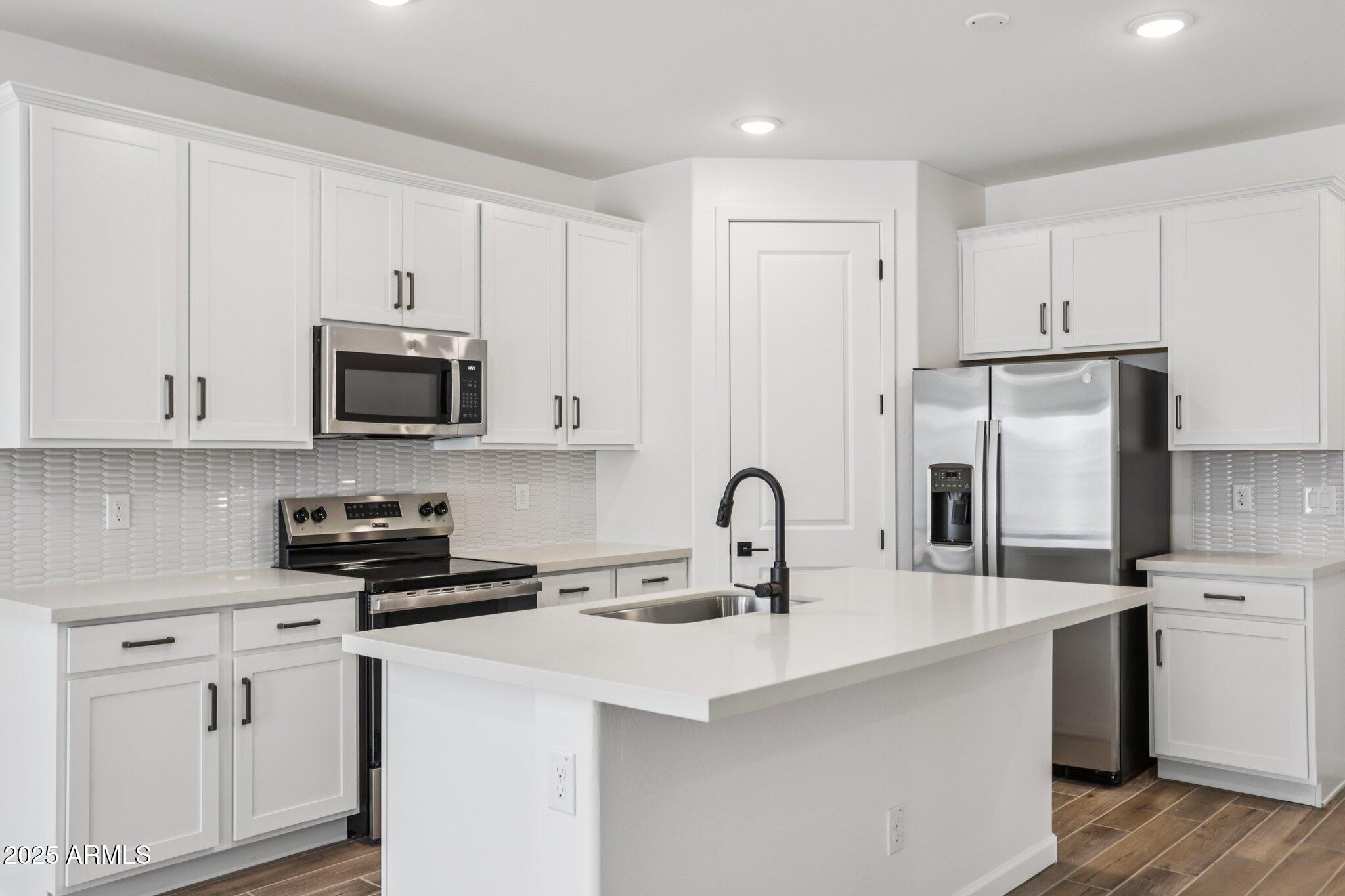 18224 La Senda Drive West Surprise, AZ 85387 - Photo 10 of 56 10-web-or-mls-La Senda Dr W-S2008-010