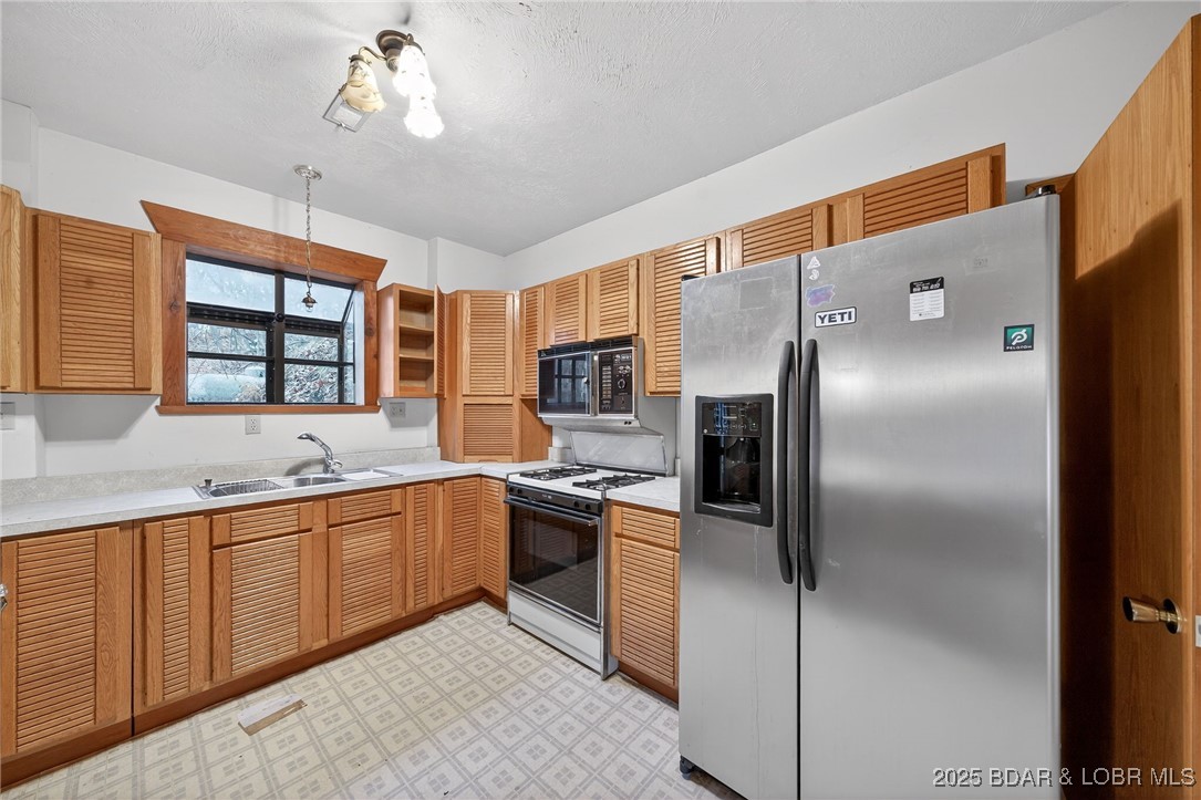 365 Seminole Road Sunrise Beach, MO 65079 - Photo 11 of 19