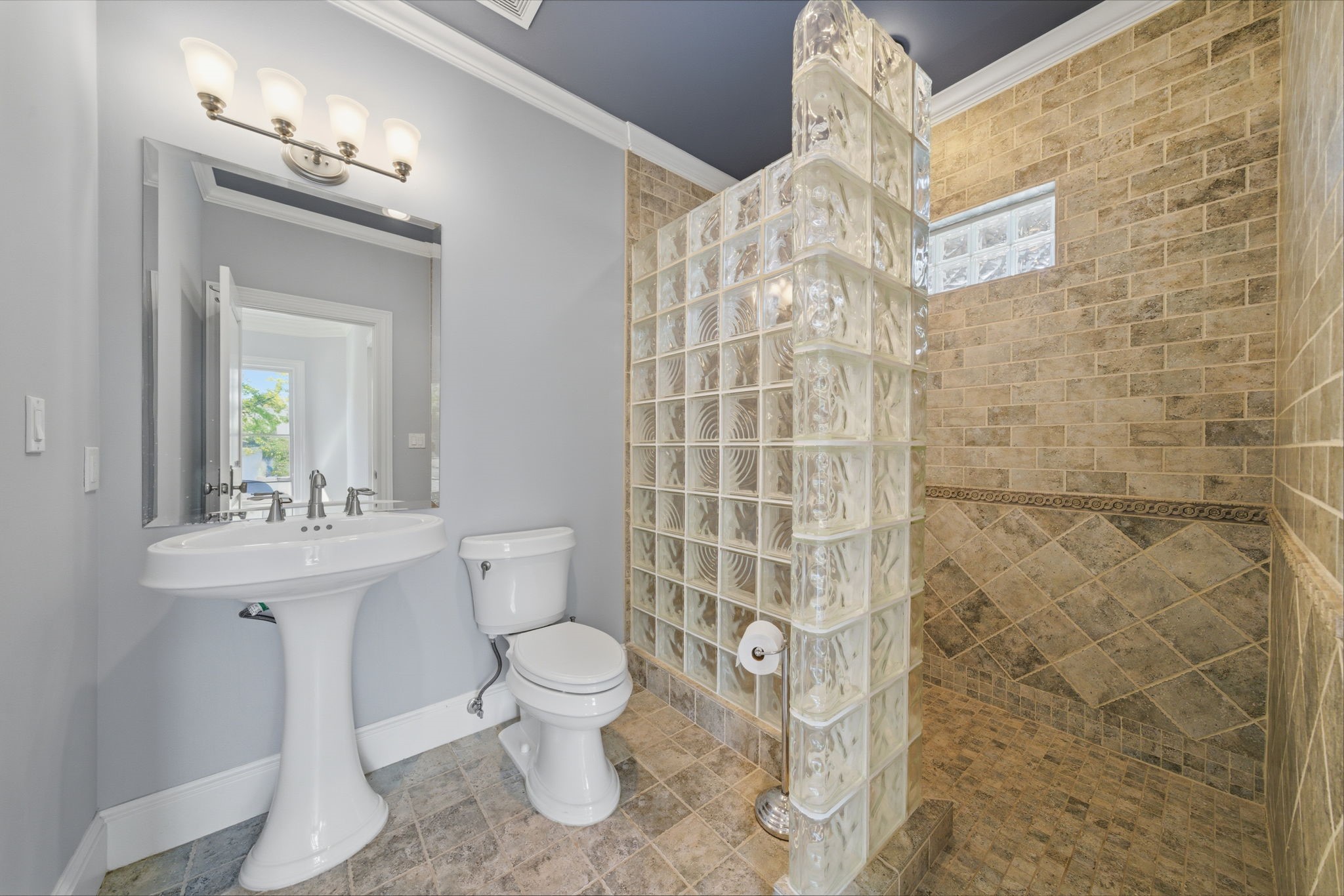 607 East 15th Street Houston, TX 77008 - Photo 25 of 50 Guest bath that adjoins the bedroom, fully tiled with walk-in shower.