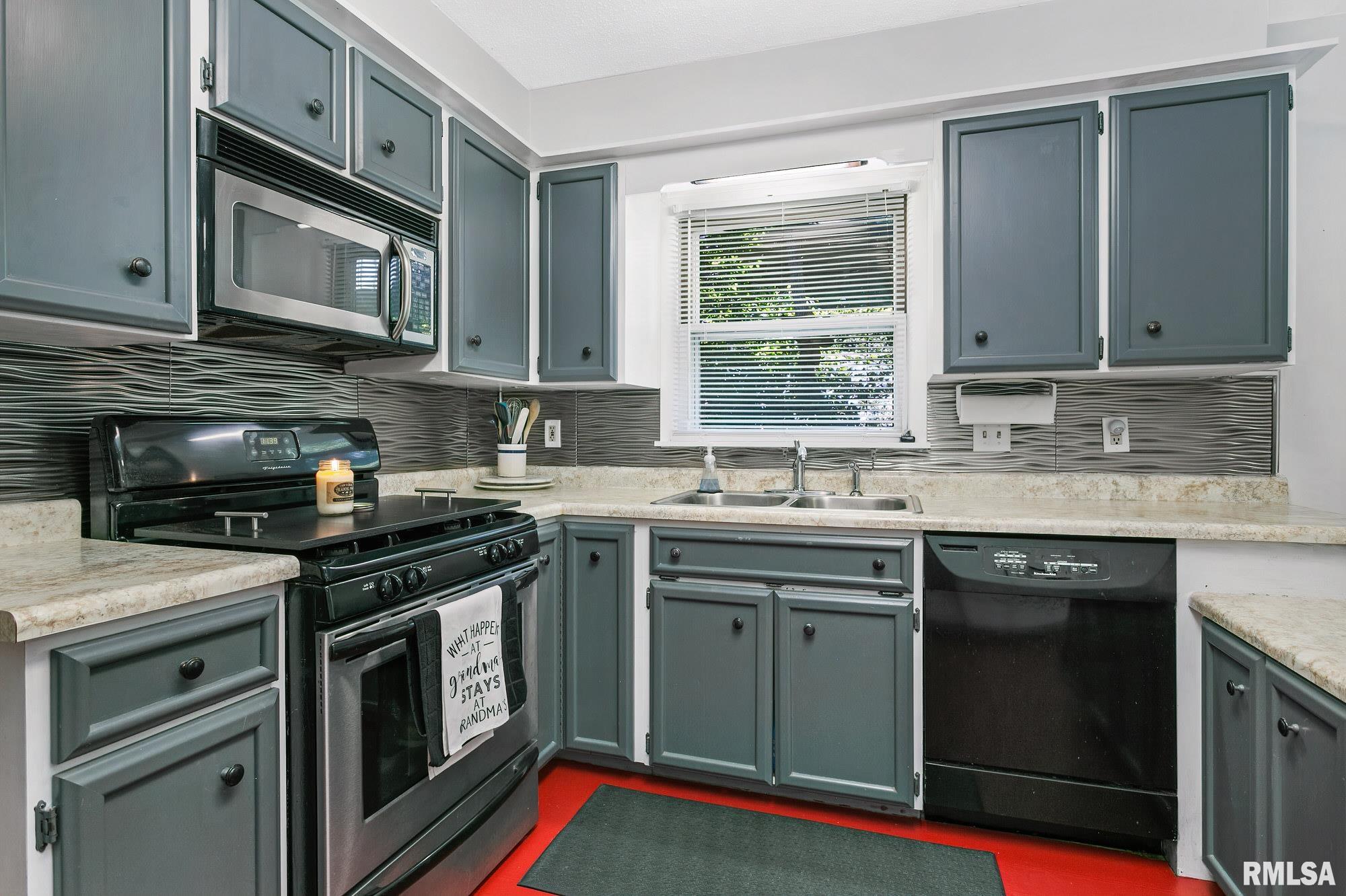 2411 Middle Road Davenport, IA 52803 - Photo 15 of 35 Gallery Image 15