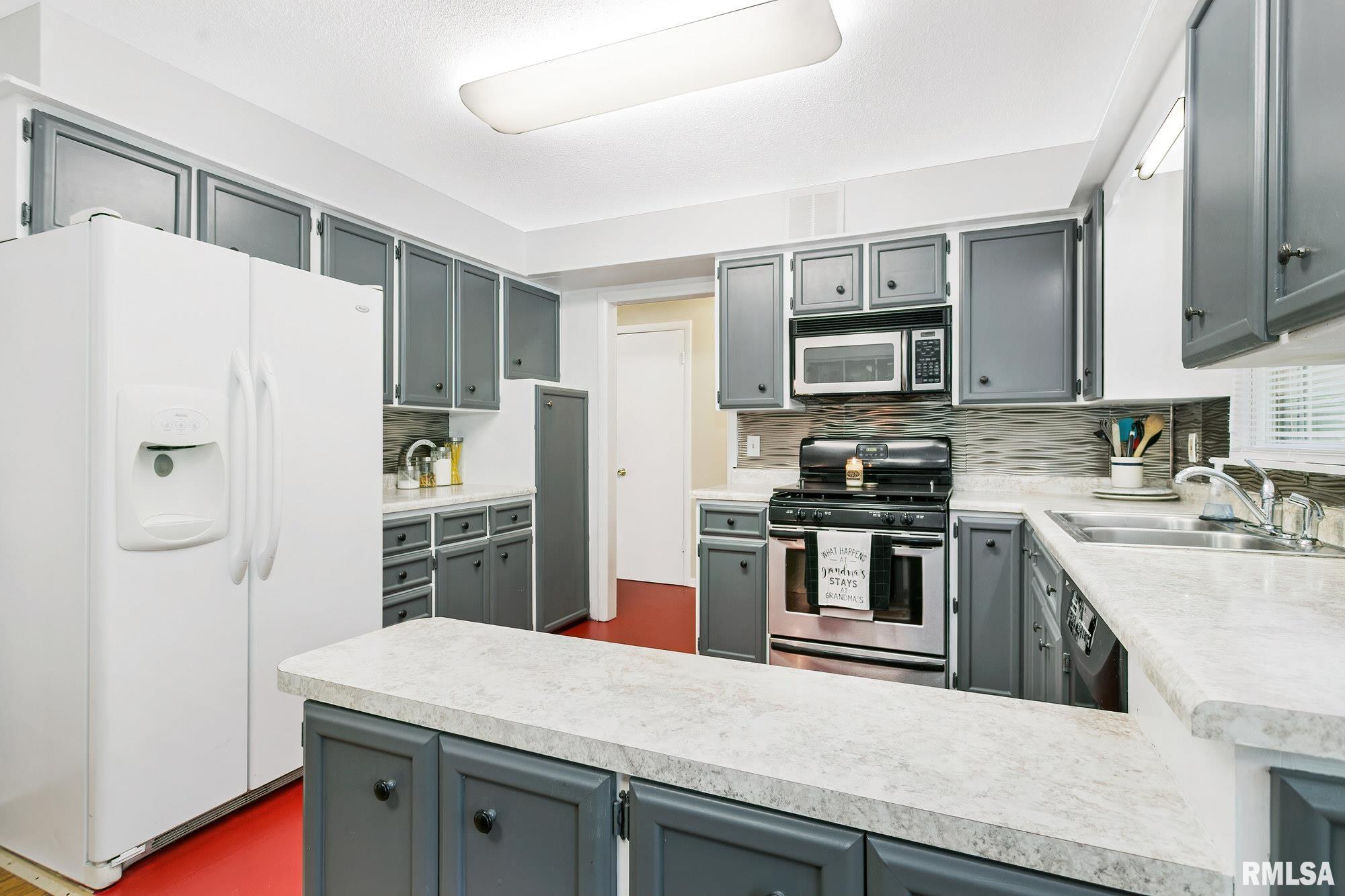 2411 Middle Road Davenport, IA 52803 - Photo 16 of 35 Gallery Image 16