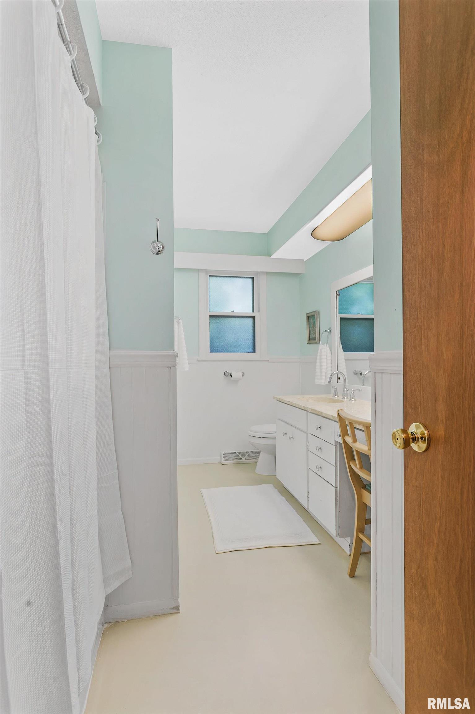 2411 Middle Road Davenport, IA 52803 - Photo 25 of 35 Gallery Image 25