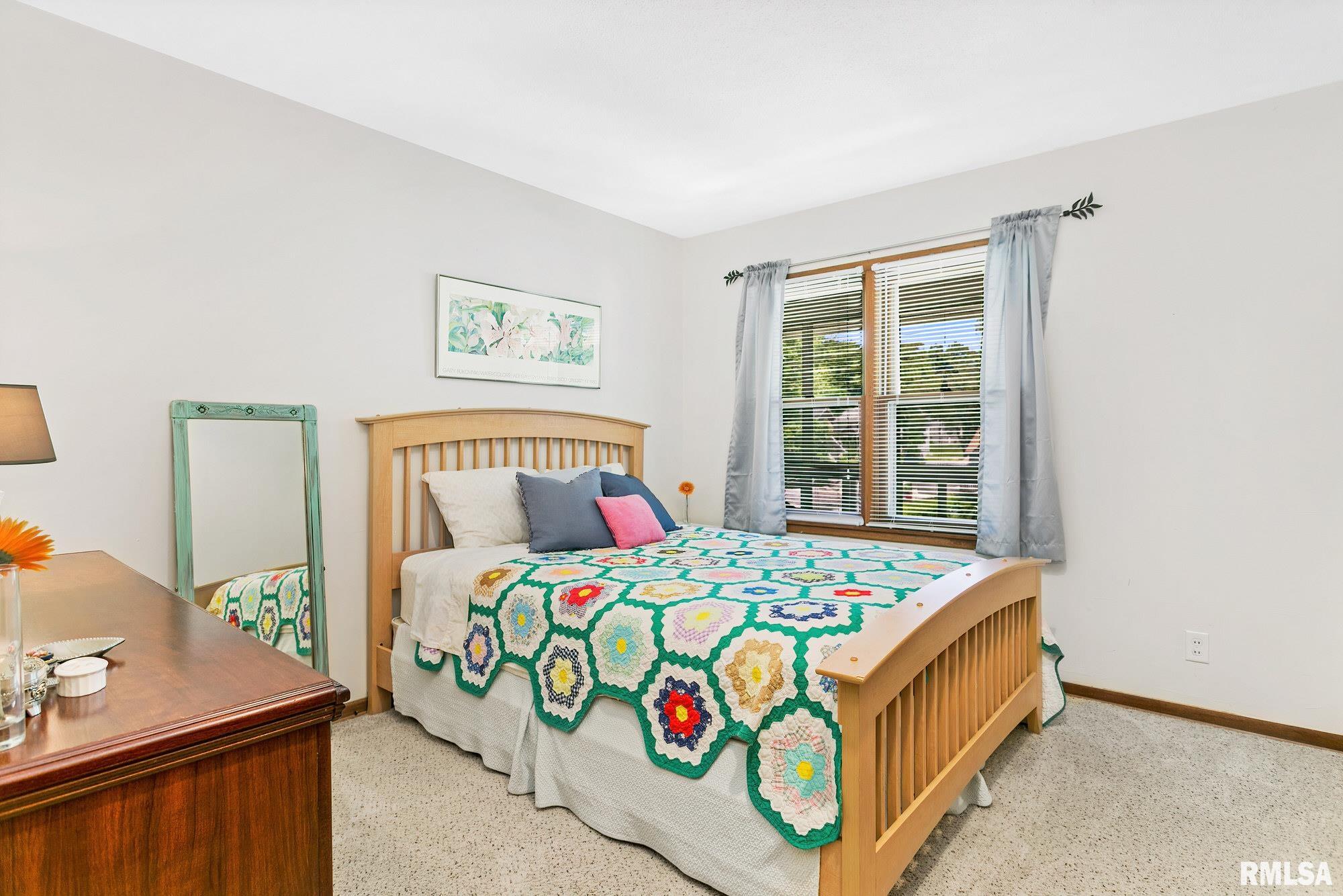2411 Middle Road Davenport, IA 52803 - Photo 27 of 35 Gallery Image 27