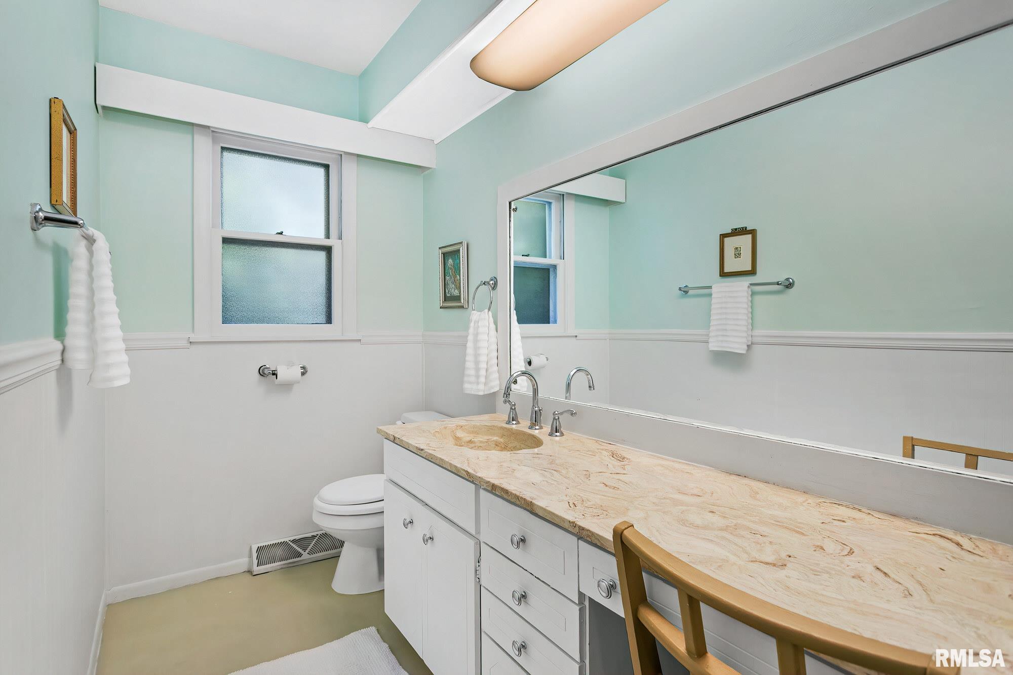 2411 Middle Road Davenport, IA 52803 - Photo 28 of 35 Gallery Image 28
