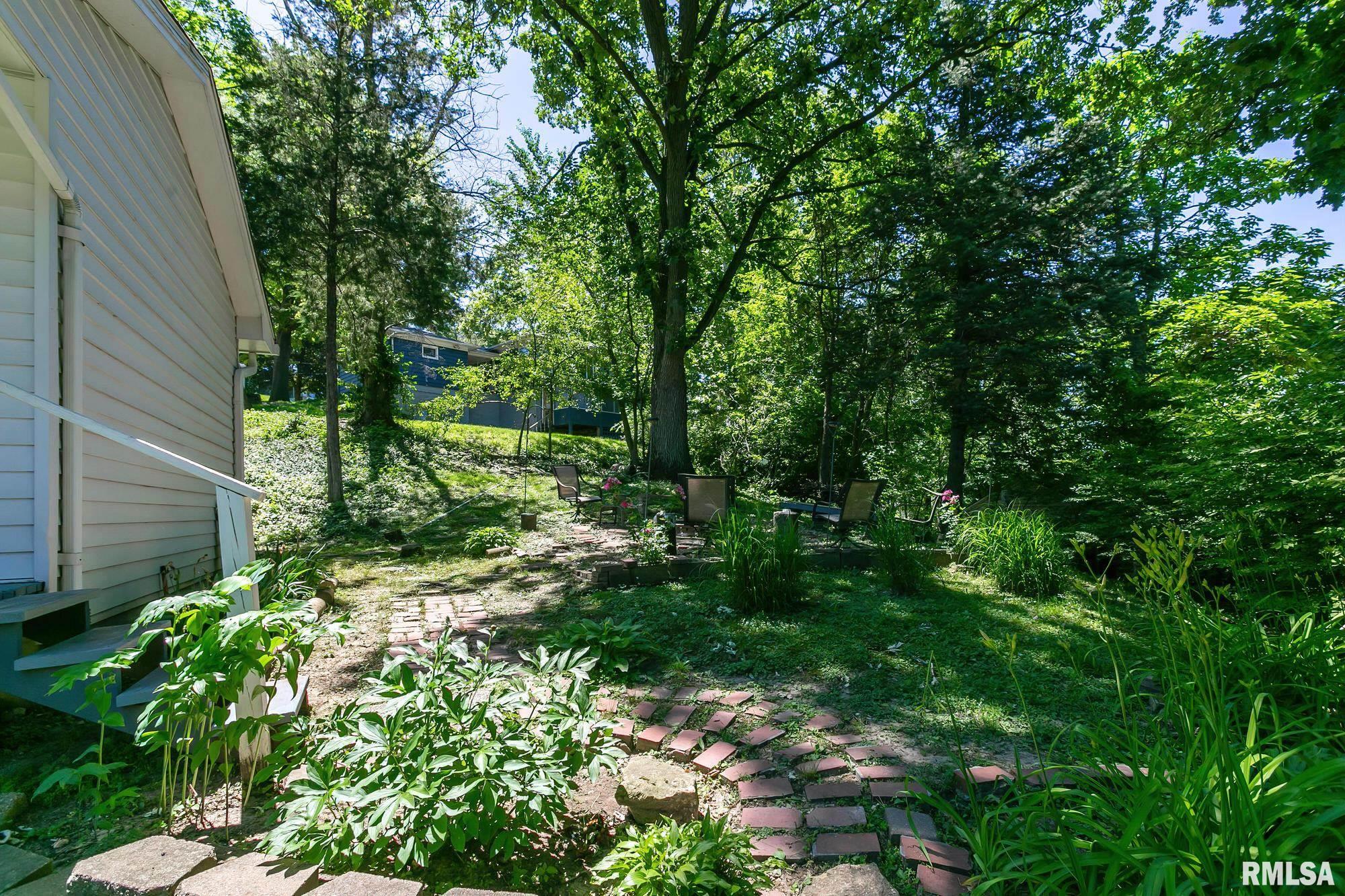 2411 Middle Road Davenport, IA 52803 - Photo 33 of 35 Gallery Image 33