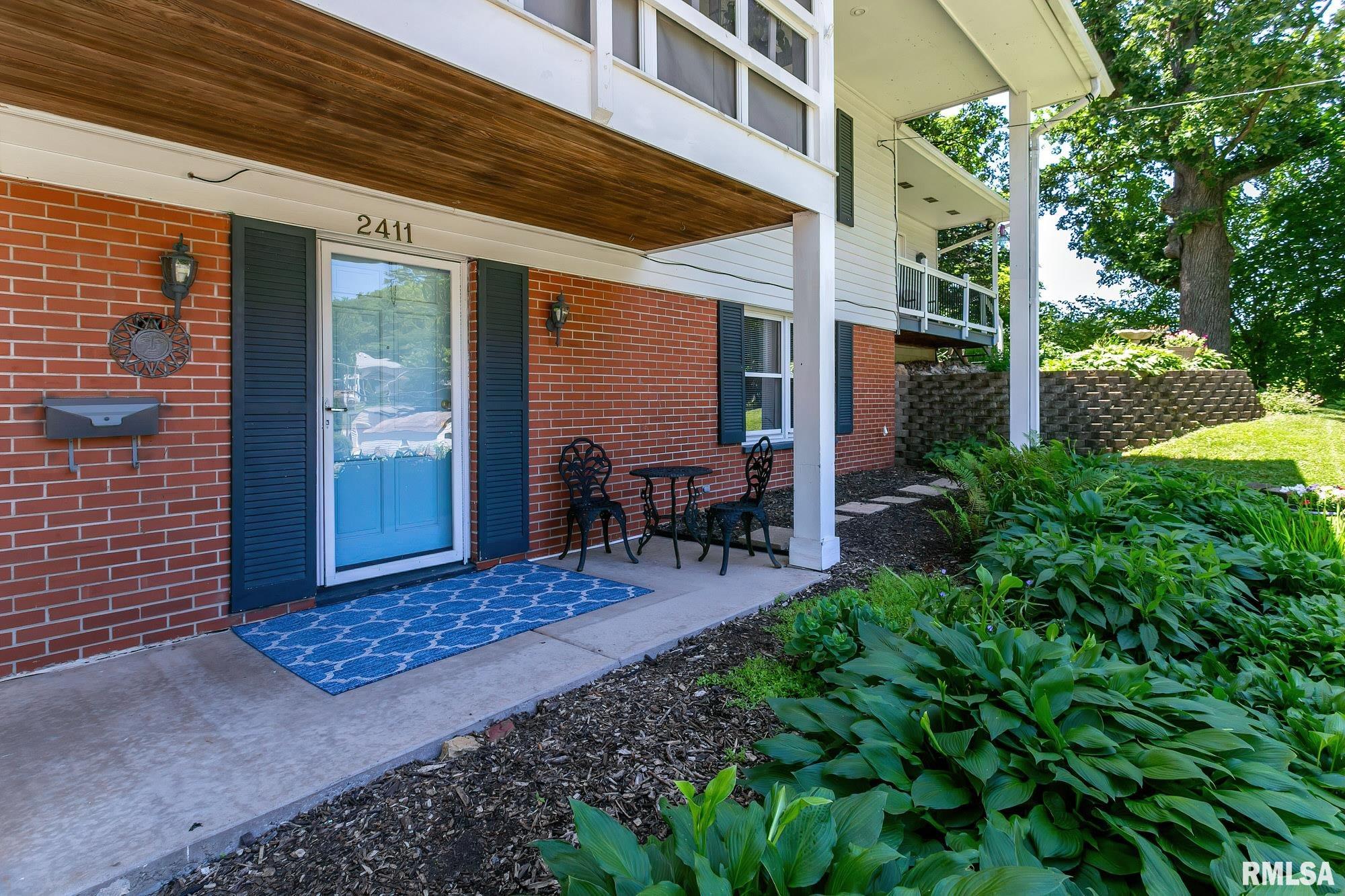 2411 Middle Road Davenport, IA 52803 - Photo 4 of 35 Gallery Image 4