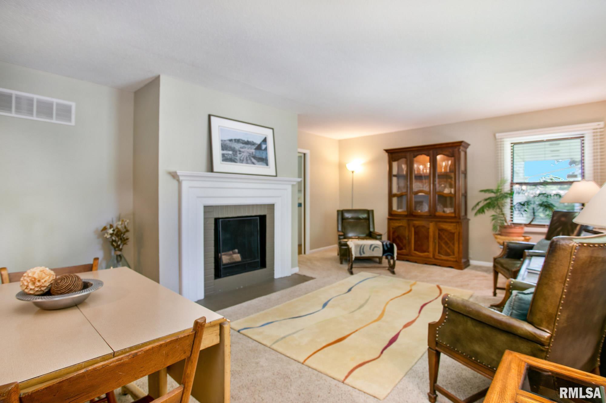 2411 Middle Road Davenport, IA 52803 - Photo 9 of 35 Gallery Image 9