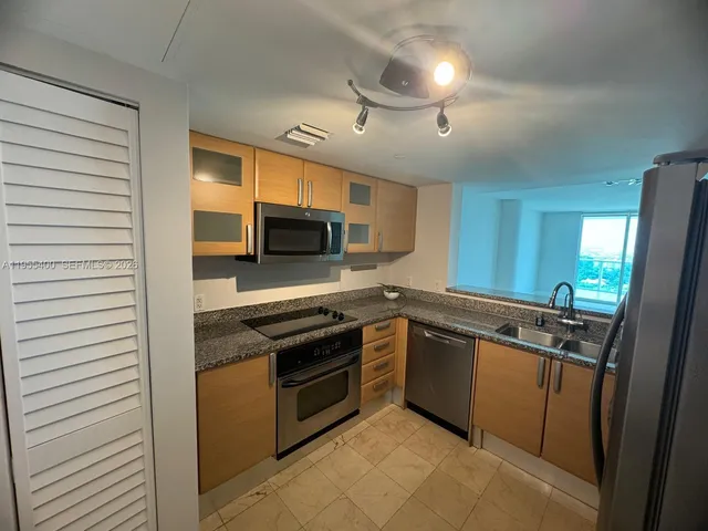 $4,900 | 2101 Brickell Avenue, Unit 1901, Miami, FL 33129