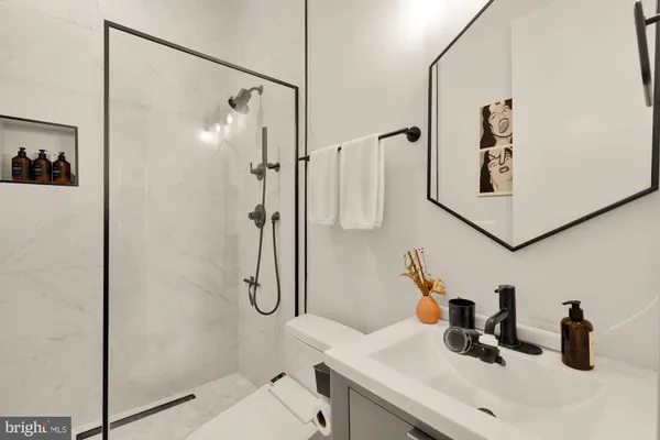 $3,350 | 1225 11th Street Northwest, Unit 6, Washington, DC 20001