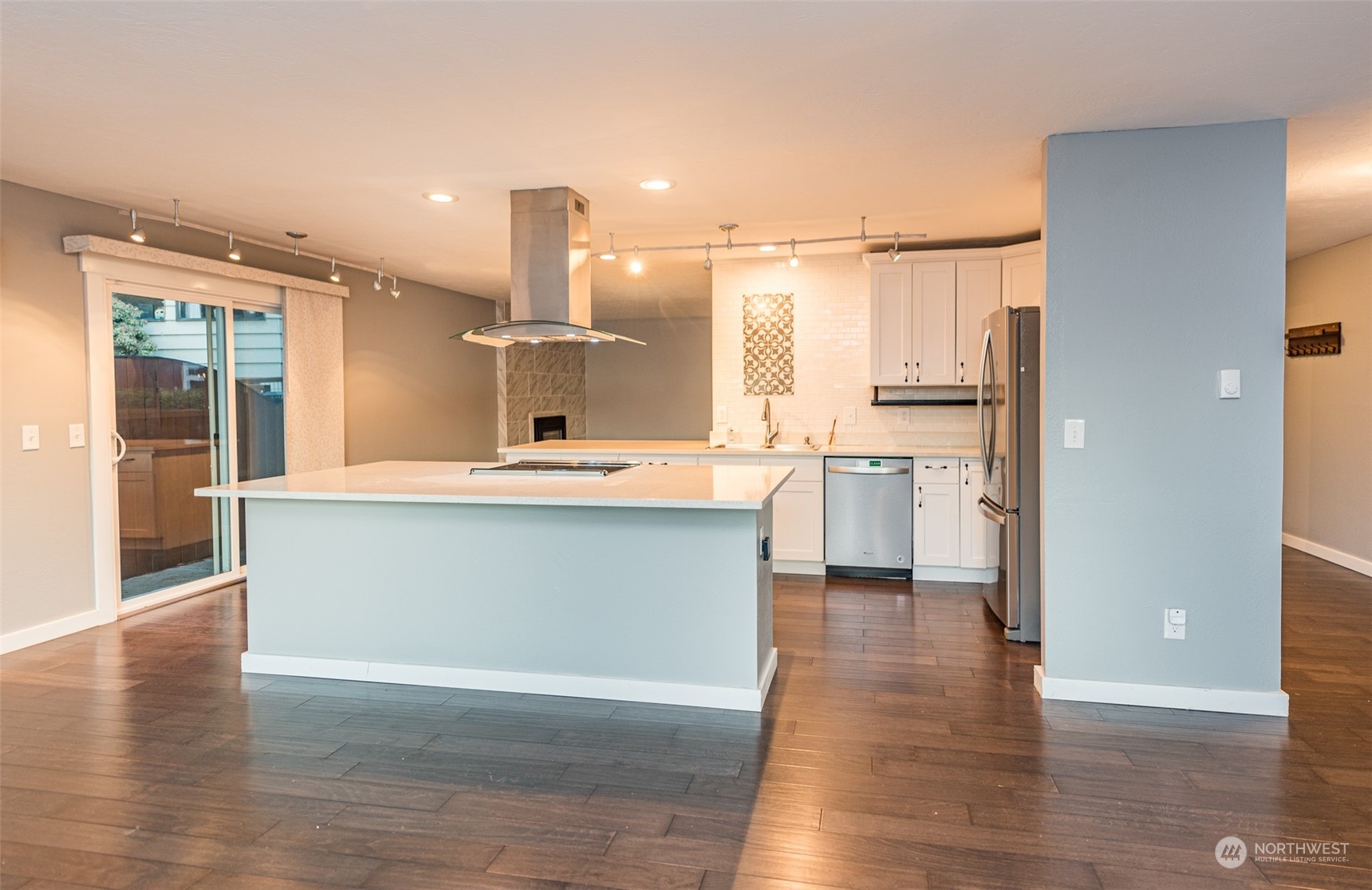 146 Sunset Place Sequim, WA 98382 - Photo 13 of 40 a large white kitchen with a large window