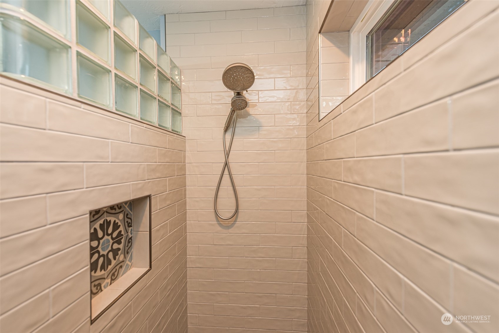 146 Sunset Place Sequim, WA 98382 - Photo 25 of 40 a bathroom with a shower