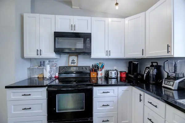 $169,900 | 1226 East 8th Avenue, Winfield, KS 67156