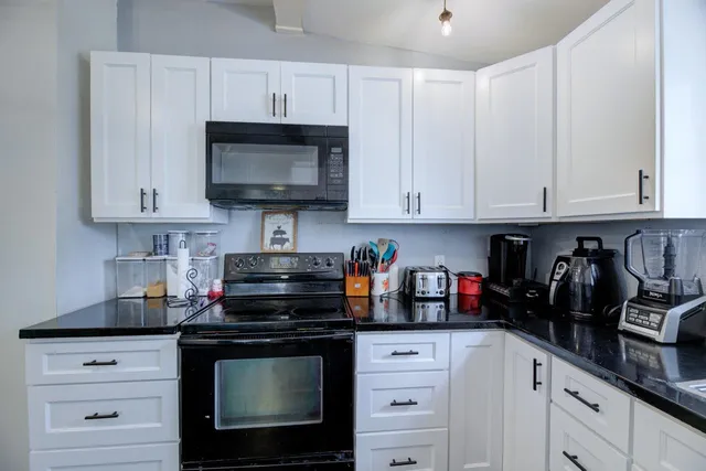 $169,900 | 1226 East 8th Avenue, Winfield, KS 67156