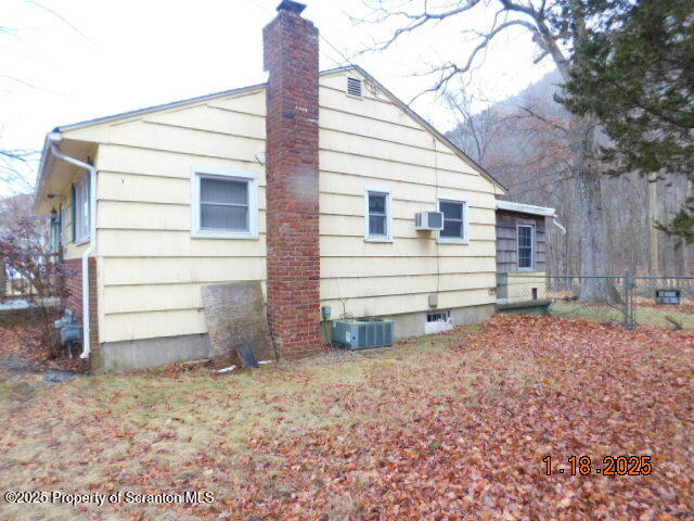 1055 Blue Ridge Avenue Matamoras, PA 18336 - Photo 3 of 27 RIGHT SIDE VIEW