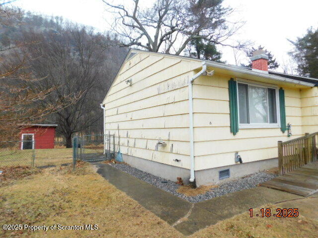 1055 Blue Ridge Avenue Matamoras, PA 18336 - Photo 4 of 27 LEFT SIDE VIEW