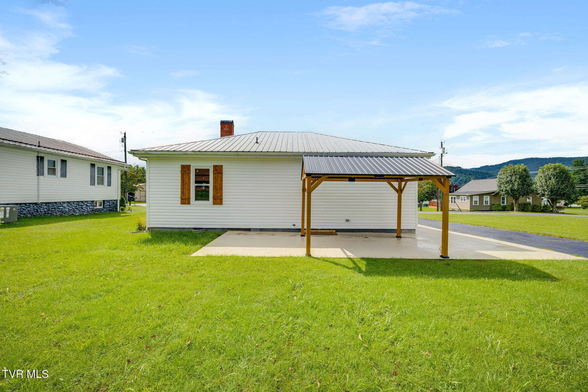 108 Witcher Street Erwin, TN 37650 - Photo 25 of 27 025