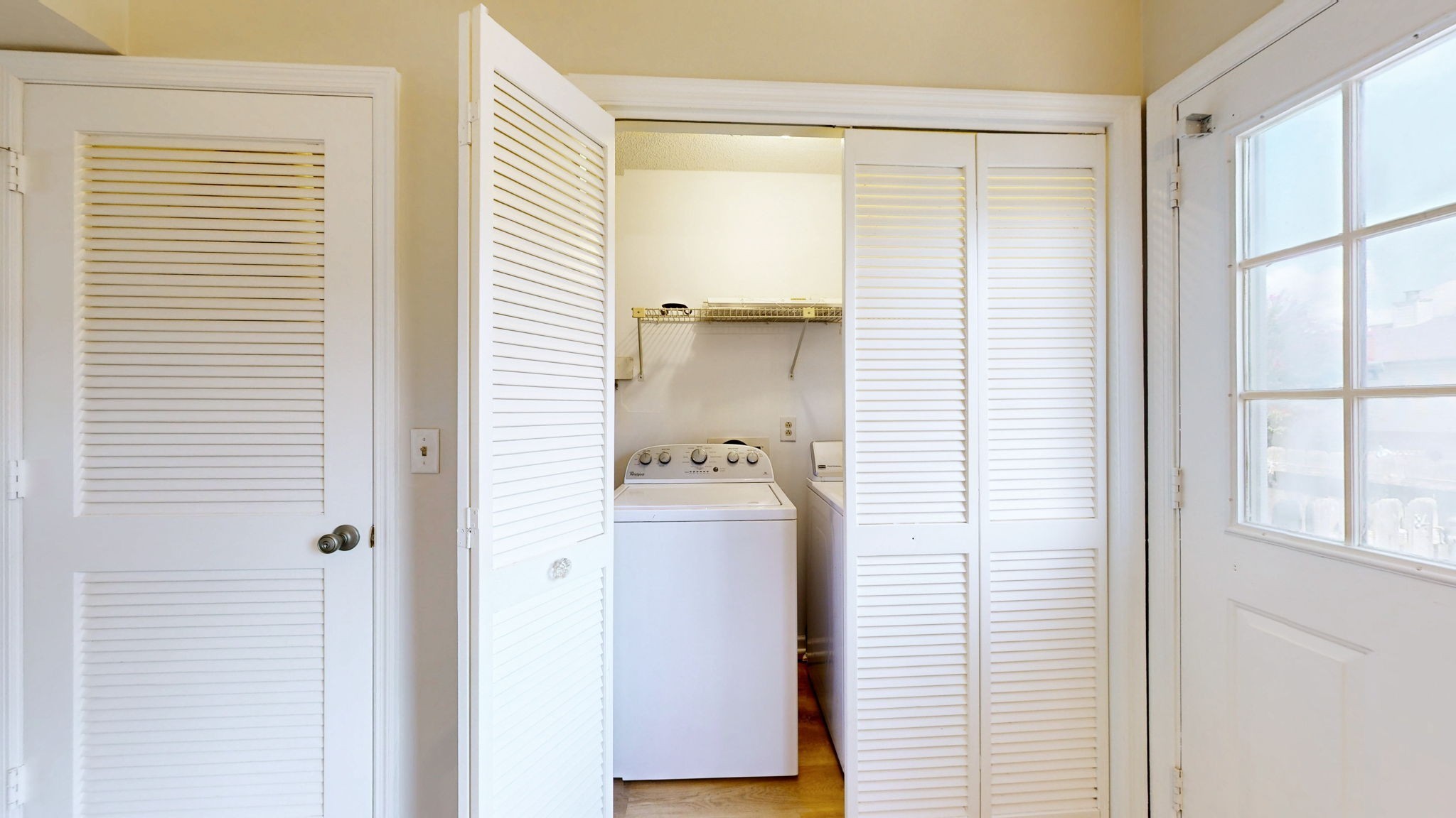 250 Sanders Ferry Road, Unit 34 Hendersonville, TN 37075 - Photo 9 of 21 a bathroom with a bathtub and a window