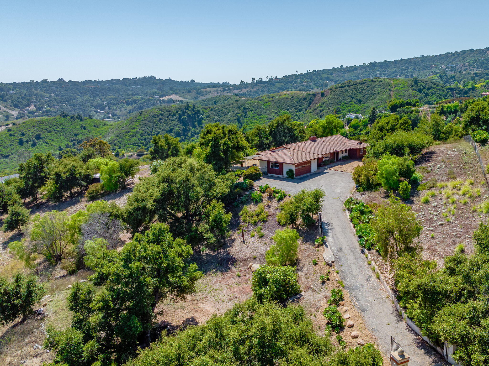 988 Coyote Road Santa Barbara, CA 93108 - Photo 17 of 28 Driveway