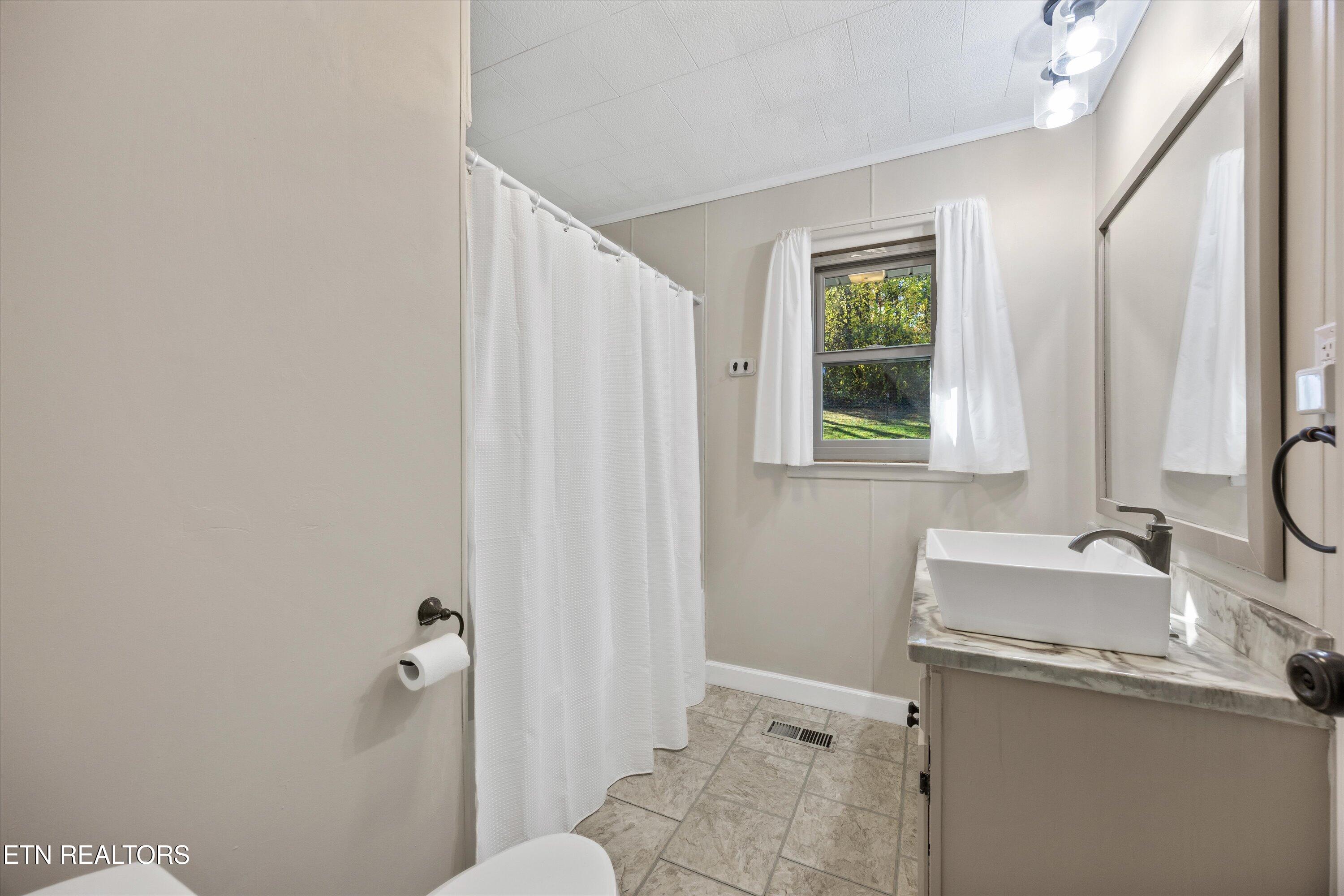 8237 Collier Road Powell, TN 37849 - Photo 16 of 31 13-8237 Collier Rd 10