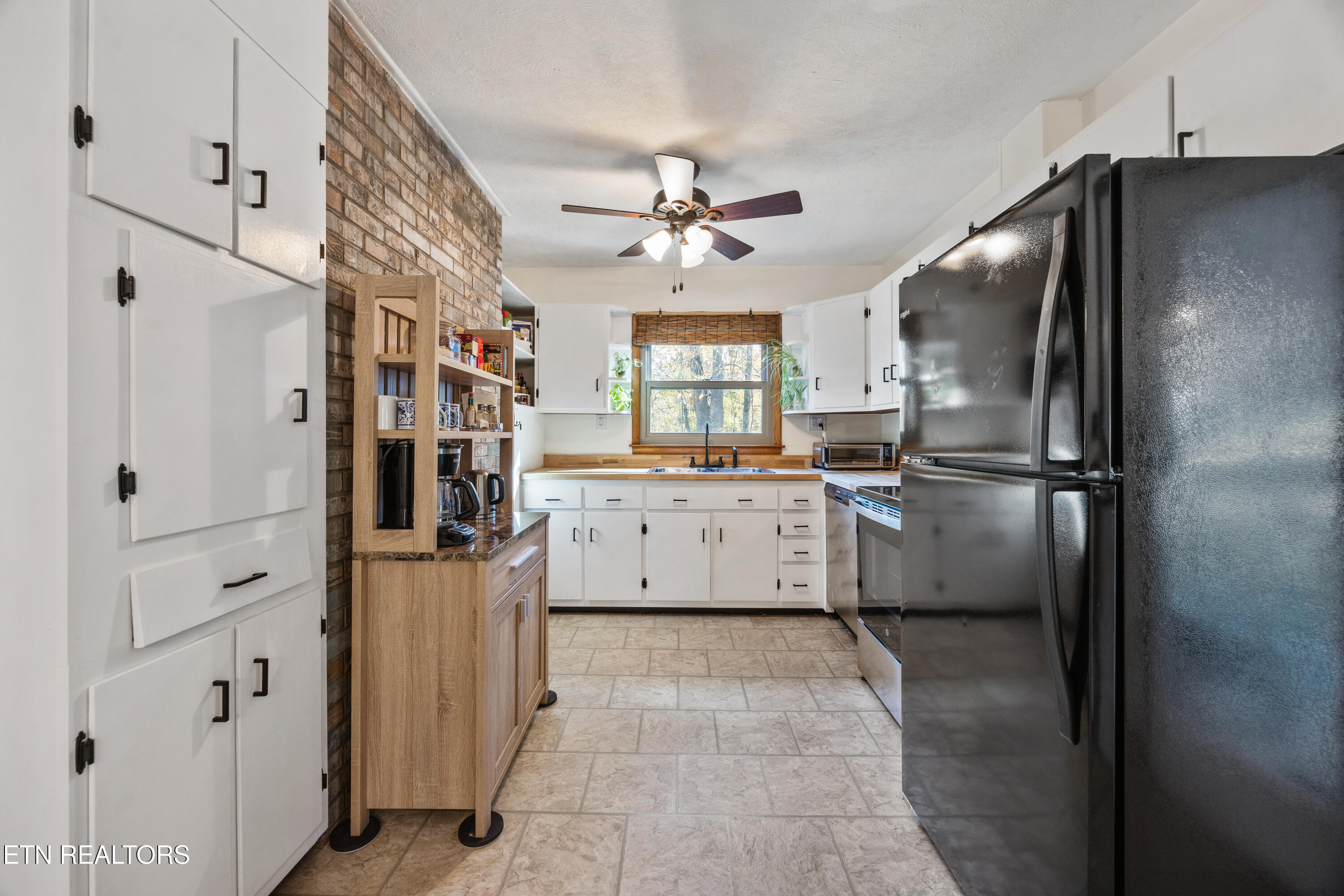 8237 Collier Road Powell, TN 37849 - Photo 8 of 31 09-8237 Collier Rd 06