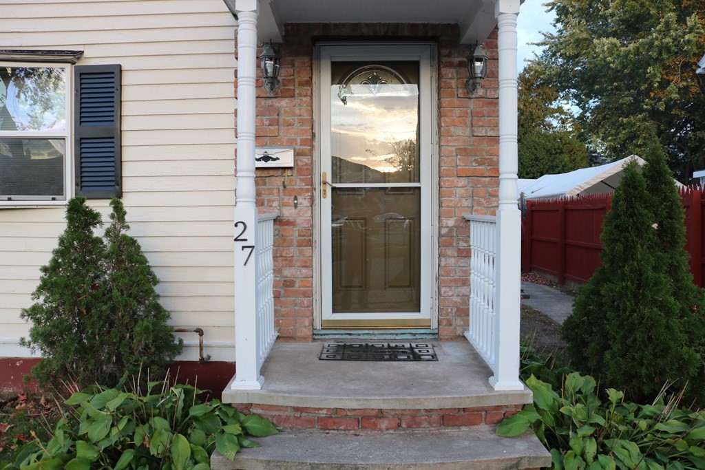 27 Reed Street Springfield, MA 01109 - Photo 1 of 15 Gallery Image 1