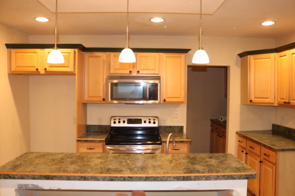 27 Reed Street Springfield, MA 01109 - Photo 2 of 15 Gallery Image 2